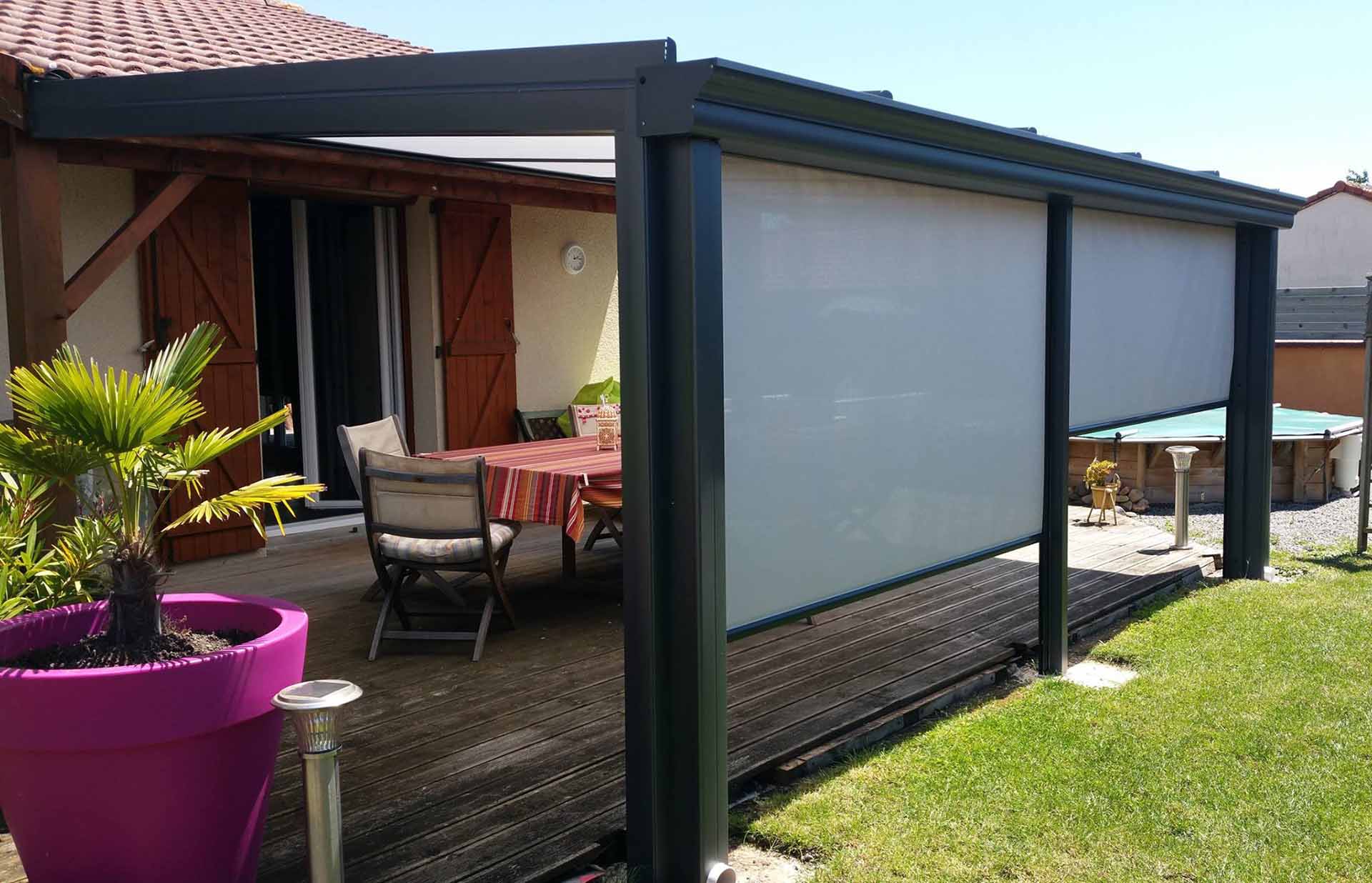 Pergola bioclimatique avec store